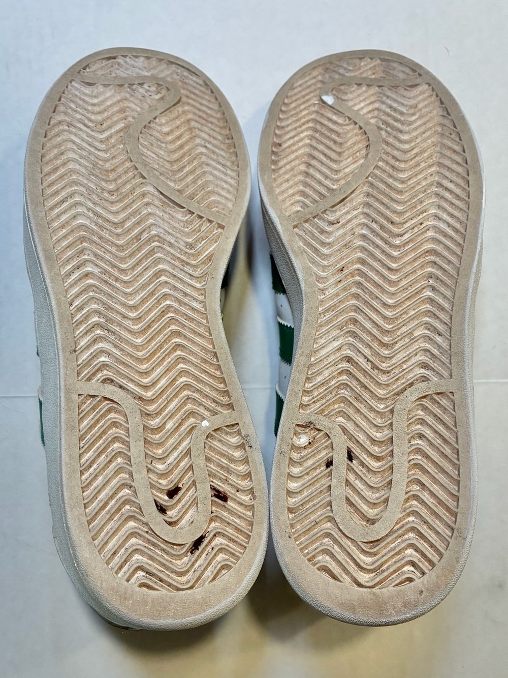 Adidas Size 8.5 Superstar Sneakers in White with Green Stripes - Picture 9 of 10